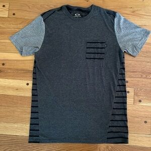 Oakley Hydrolix Men Black Grey Stripe Pocket T-Shirt Size M